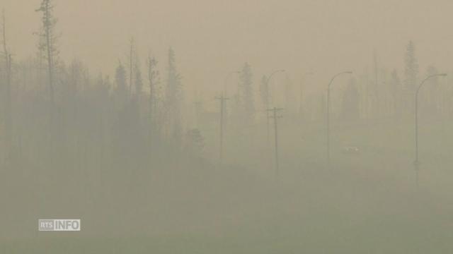 Les images de Fort McMurray sous un nuage de fumée