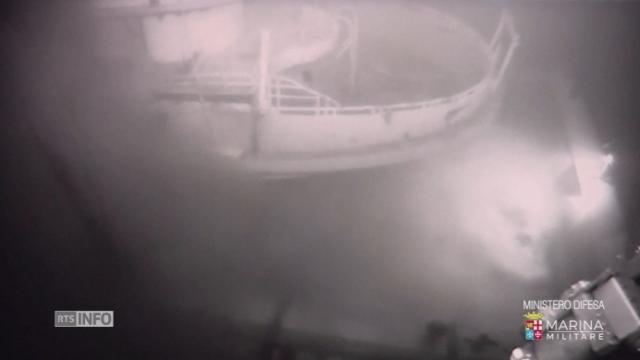Récupération de l'épave dun bateau de migrants naufragé