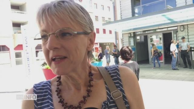 "J'ai des fourmillements, je suis stressée", dit Christine, militante pro-jurassienne à Moutier