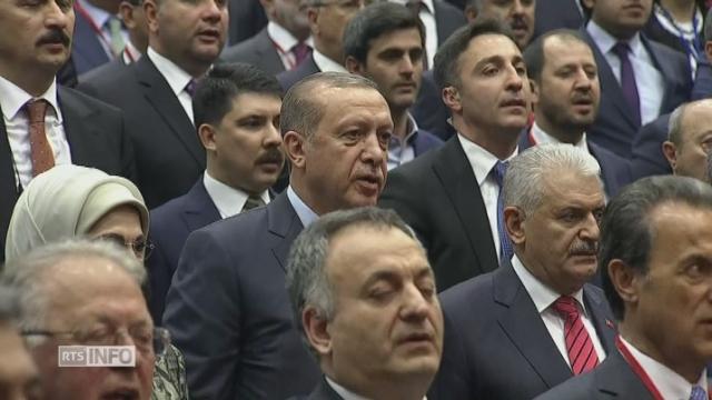 Erdogan acclamé au siège de l'AKP en Turquie