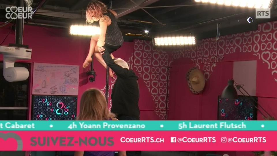 Philippe Robin s'essaie au pole dance