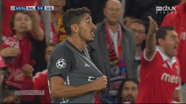 Ligue des Champions, Gr. A, Bâle - Benfica (3-0): vilain tacle de André Almeida sur Petretta, ce qui lui vaut un carton rouge