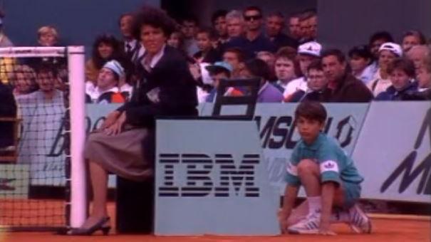 Les coulisses du tournoi de tennis de Roland Garros en 1989. [RTS]