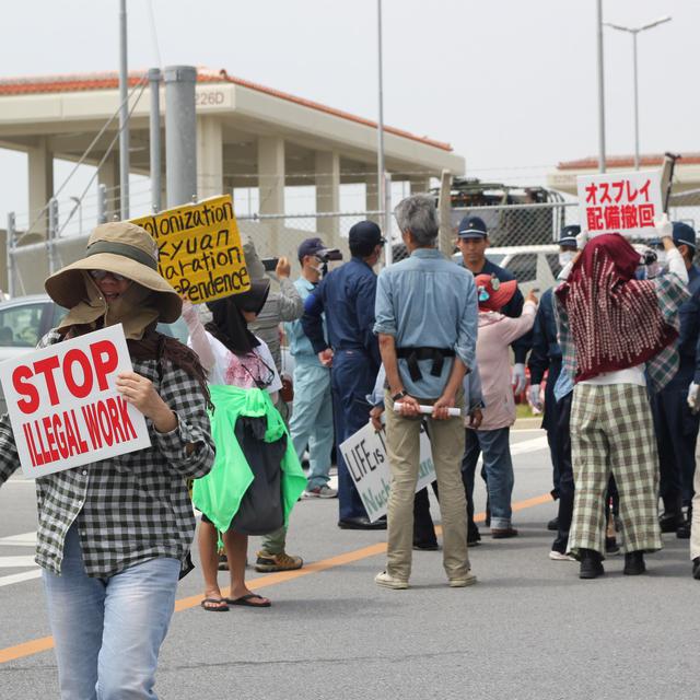 Manifestation quotidienne devant la nouvelle base américaine à Okinawa - Sophia Marchesin [RTS - Sophia Marchesin]