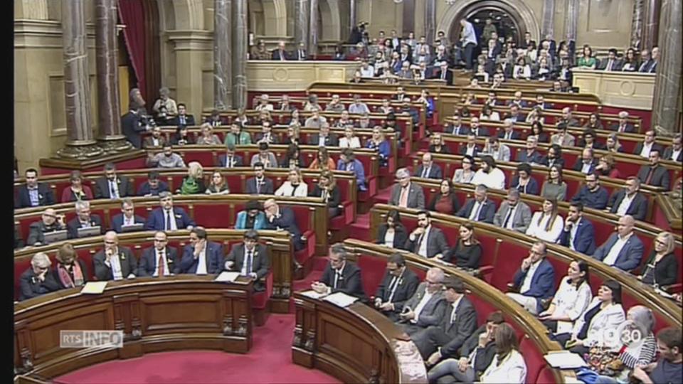 Catalogne: indépendance déclarée et tutelle nationale