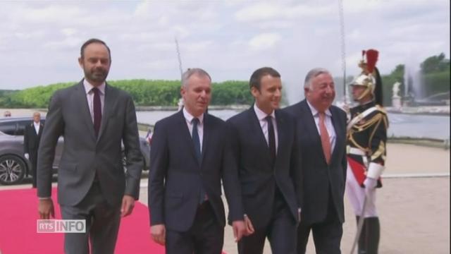 Emmanuel Macron arrive à Versailles