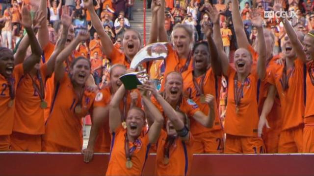 Finale, Pays-Bas bat Danemark 4-2: la joie des joueuses lors de la remise du trophée