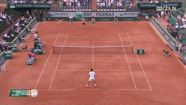 Tennis - Roland-Garros: Jo-Wilfried Tsonga - Renzo Olivo (match interrompu)