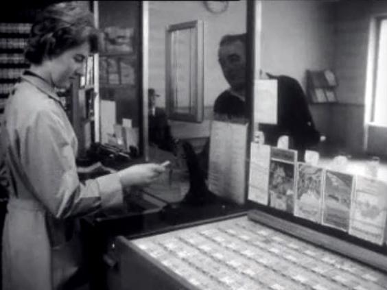 Femme receveuse au CFF en 1962 [RTS]