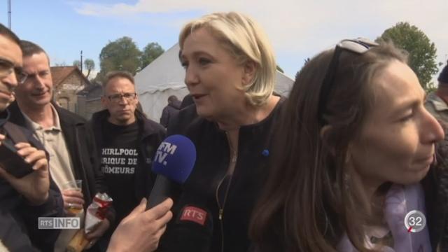 Emmanuel Macron surpris par Marine Le Pen à l'usine Whirpool d'Amiens