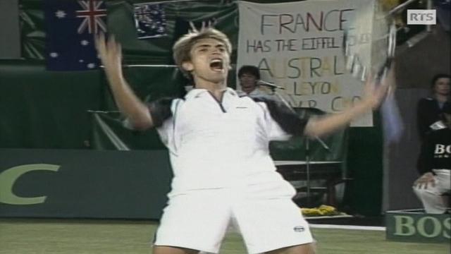 Nicolas Escudé exulte après sa victoire en Coupe Davis 2001 à Melbourne. [RTS]