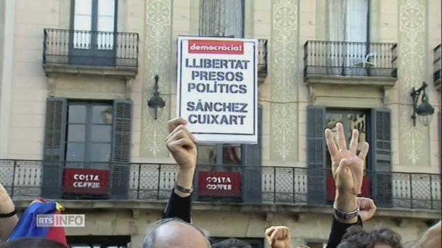 Des milliers de Catalans manifestent contre la détention de deux séparatistes