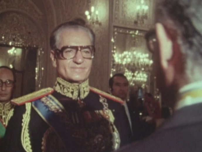 L'Iran un pays qui compte: le shah reçoit les bons voeux des ambasseurs occidentaux en 1978. [RTS]