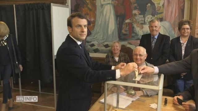 Emmanuel Macron vote au Touquet