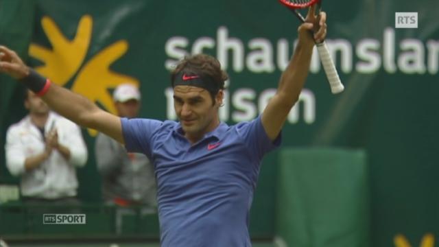 Roger Federer remporte le tournoi de Halle en 2015. [RTS]