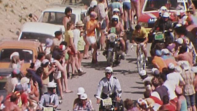 Bernard Thévenet en plein effort avant le col de l'Izoard lors de la 16e étape du Tour de France 1975 [RTS]