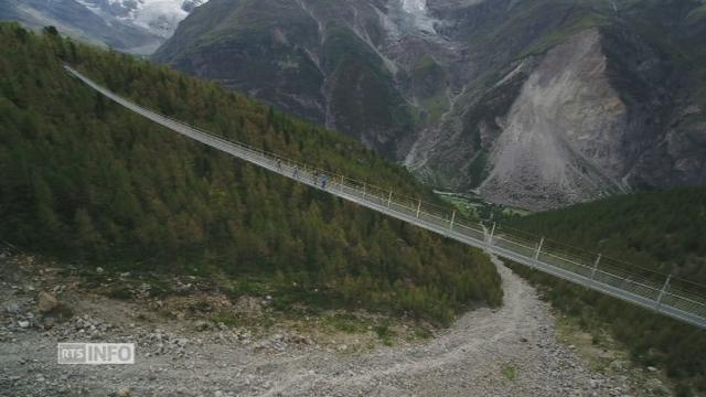 Les images de la passerelle de Randa filmée au drone