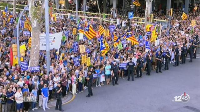 Barcelone: un demi-million de personnes réunies contre le terrorisme