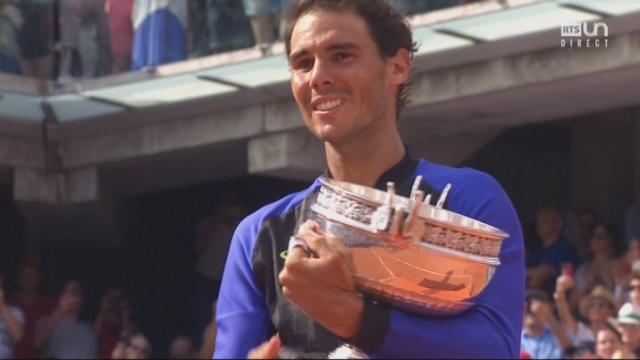 Roland-Garros, finale: Wawrinka (SUI) - Nadal (ESP) 2-6 3-6 1-6, remise du trophée