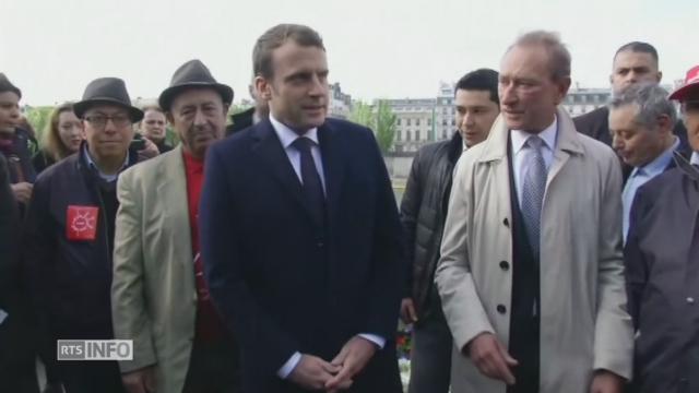 Emmanuel Macron porte le débat sur le terrain des "valeurs".