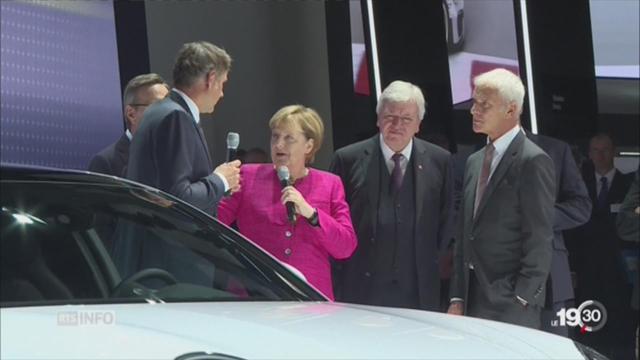 Allemagne: Angela Merkel durcit le ton envers les constructeurs