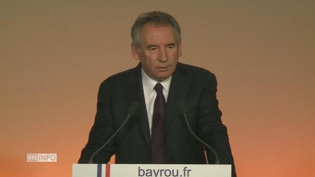 François Bayrou annonce qu'il ne sera pas candidat et s'allie à Emmanuel Macron
