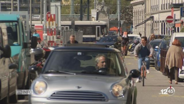 Les Suisses passent une heure et demie par jour dans les transports