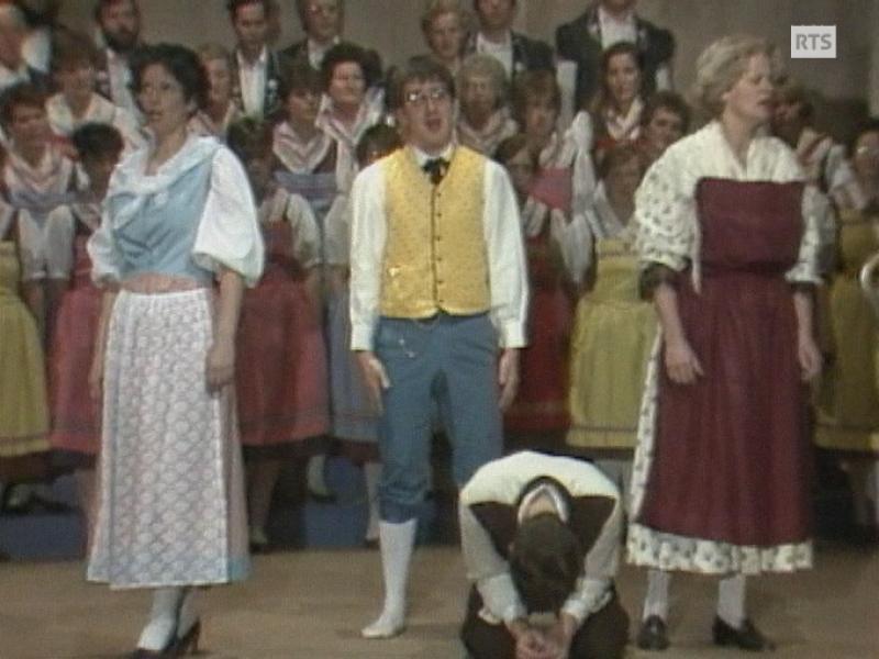 Opéra populaire en patois fribourgeois à Treyvaux en 1985. [RTS]