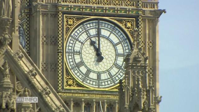 minute de silence a londres apres l incendie de la tour genfell