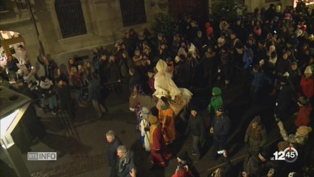 La fête de la Saint-Nicolas se poursuit à Fribourg avec la chasse aux biscômes