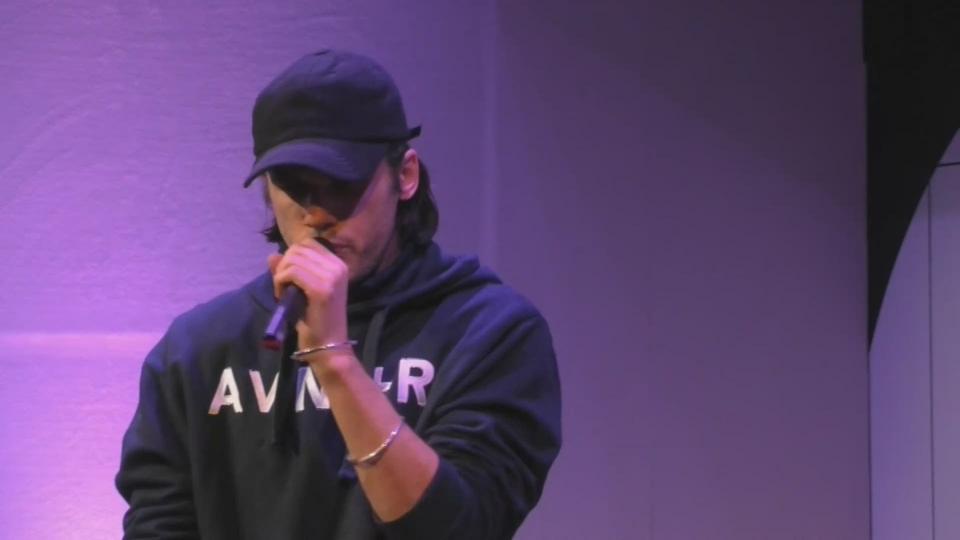 OrelSan interprète "San" et "Basique" dans "NAYUNO"