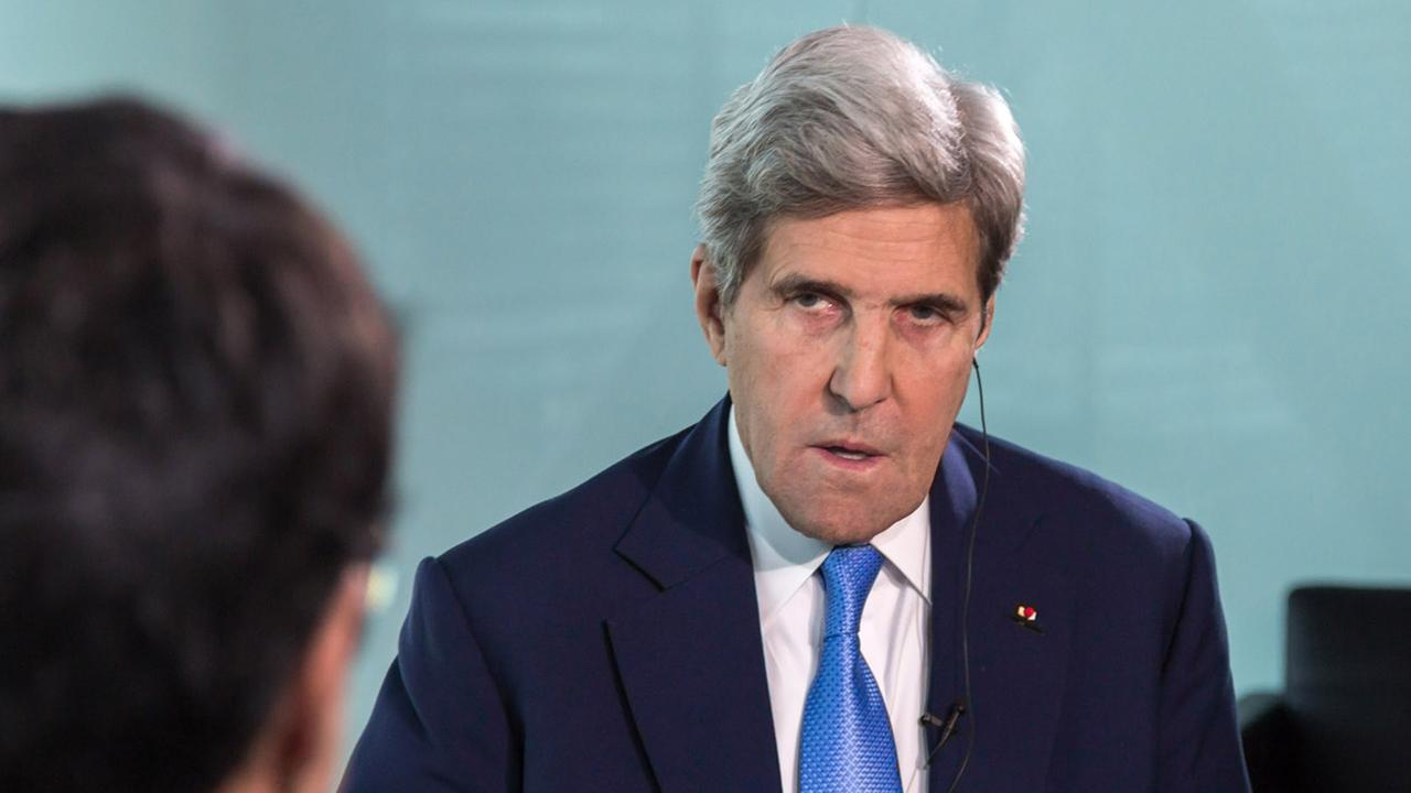 John Kerry: Donald Trump provoque le chaos [RTS - Laurent Bleuze]
