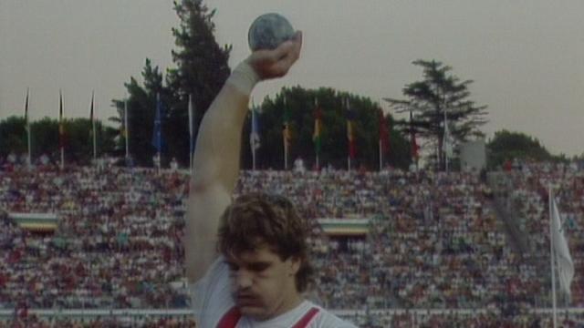 Werner Günthör lors de son dernier lancer aux championnats du monde de Rome en 1987. [RTS]