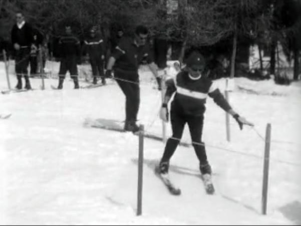 Apprendre à skier, une méthode révolutionnaire à Crans-Montana en 1963. [RTS]