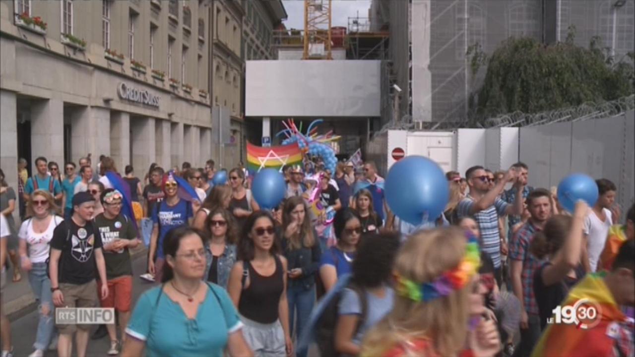 Défilé haut en couleurs à Berne pour la Gay Pride