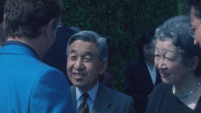 Des hôtes de marque à Marchissy en 2000: l'empereur et l'impératrice du Japon. [RTS]