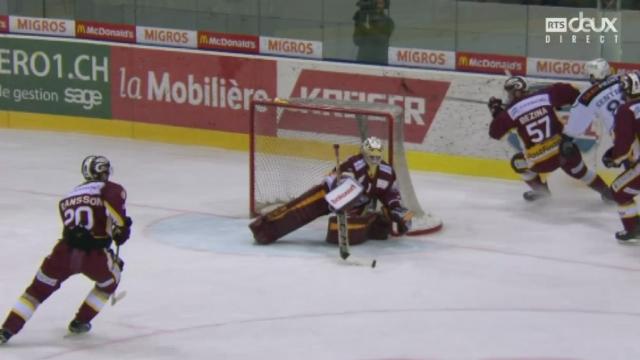 voici la faute du Genevois Vukovic sur le Zougois Senteler mardi lors du 2e acte des 1-4 des playoffs