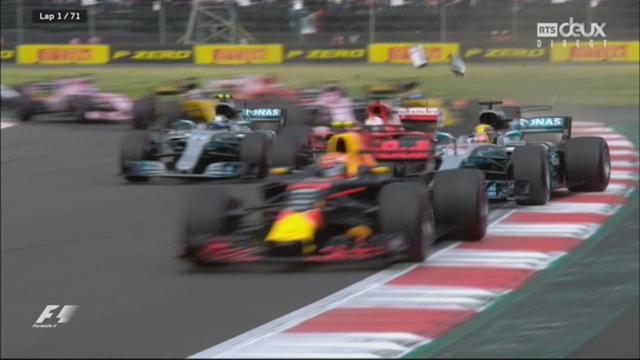 L'accrochage entre Vettel (ALL) et Hamilton (GBR) dès le premier tour