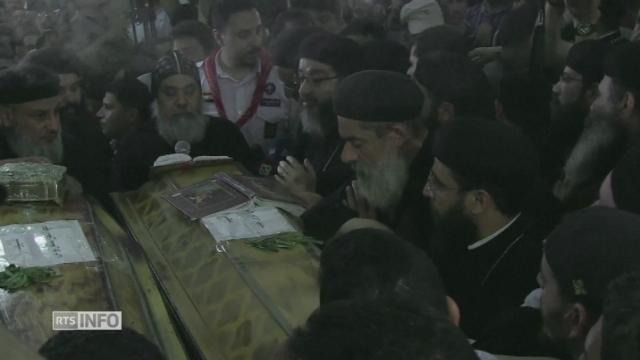 Funérailles de victimes de l'attaque contre des chrétiens coptes en Egypte