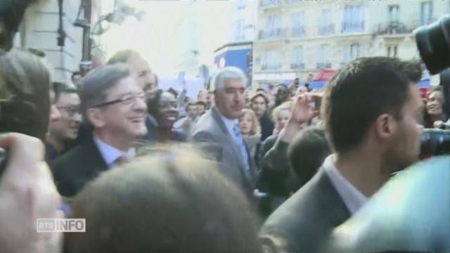 Jean-Luc Mélenchon arrive à son QG