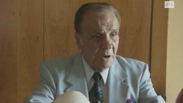 Jake LaMotta devant la presse en 1998 à Neuchâtel [RTS]