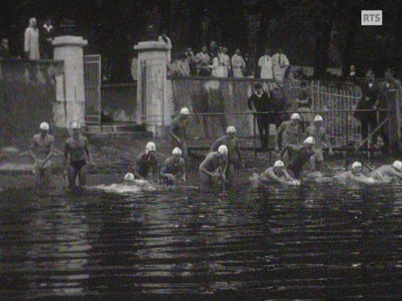 Les nageurs au départ à la Perle du lac en 1963. [RTS]