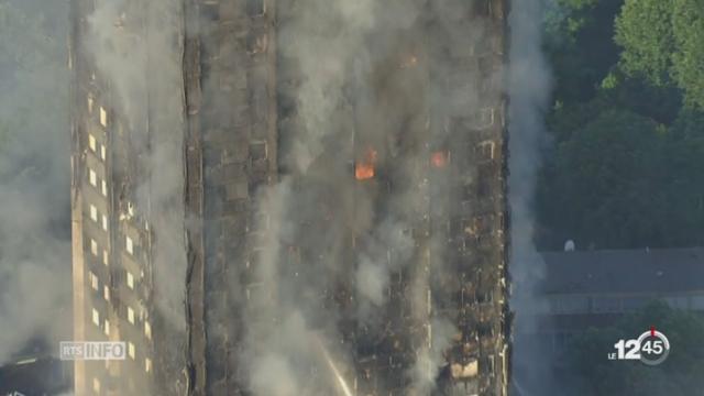 Tour en feu à Londres: la polémique enfle sur les risques d'incendie connus des autorités