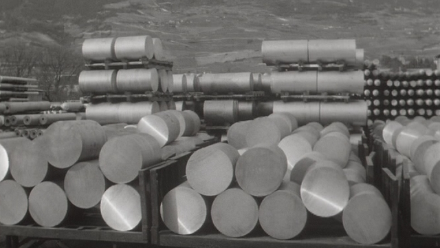 Production d'aluminium sur le site d'Alusuisse en Valais en 1969 [RTS]