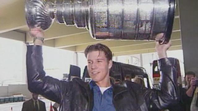 Hockey sur glace : en 2001, Aebischer remporte la coupe Stanley