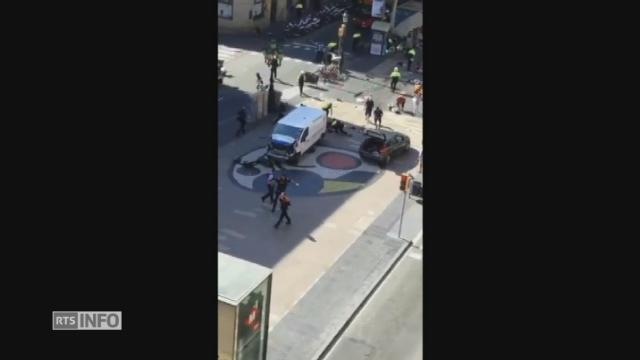 Les images amateurs des Ramblas et de la camionnette juste après la collision