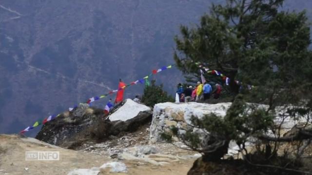 Les images des funérailles d'Ueli Steck au Népal