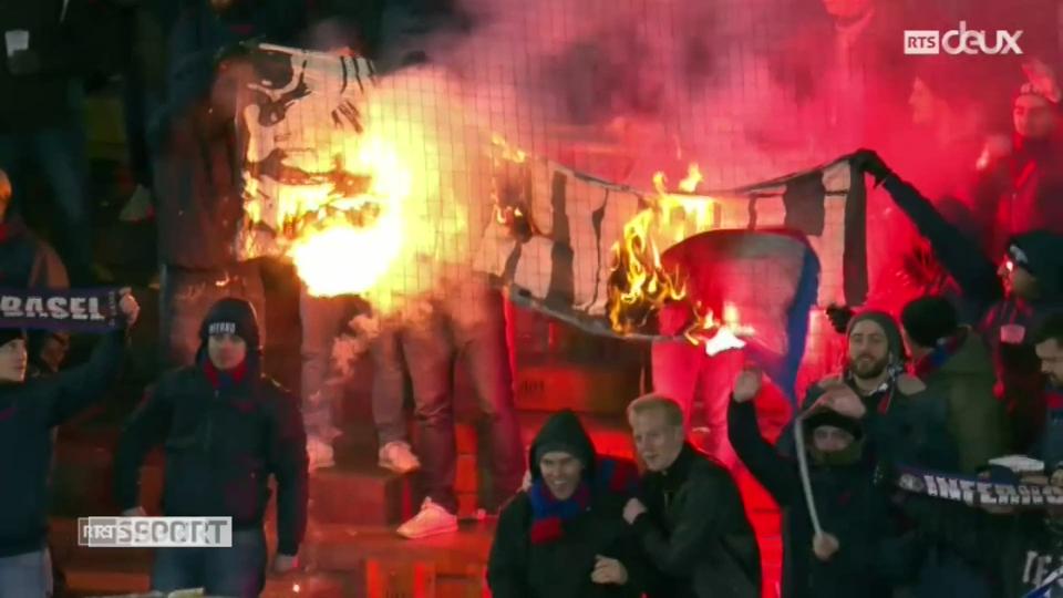 Super League: des fans bâlois mettent le feu à une banderole