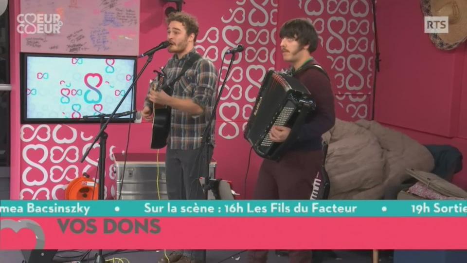 Les fils du facteur poussent la chansonnette