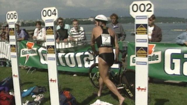 Passage entre les épreuves de cyclisme et course au triathlon de Genève 1993 [RTS]